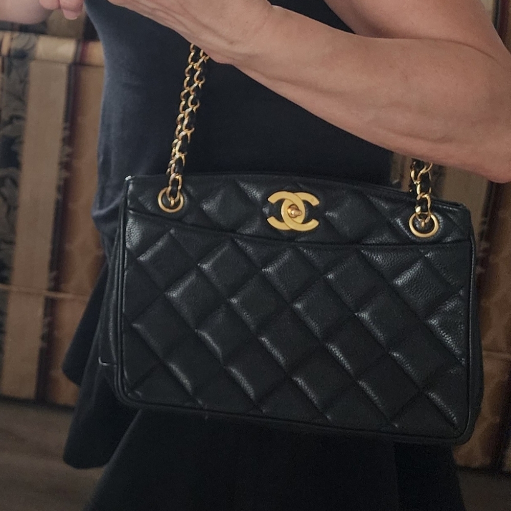 💯 Classic Chanel Black Quilted Shoulder Bag with Gold Chain - Picture 9 of 9
